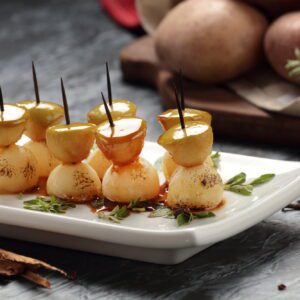 BROCHETAS DE PAPA Y MANZANA